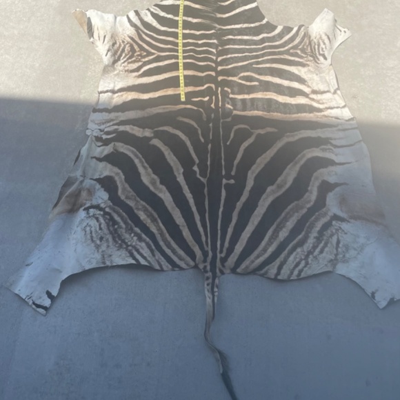 Fur ,Zebra skin - Picture 2 of 4